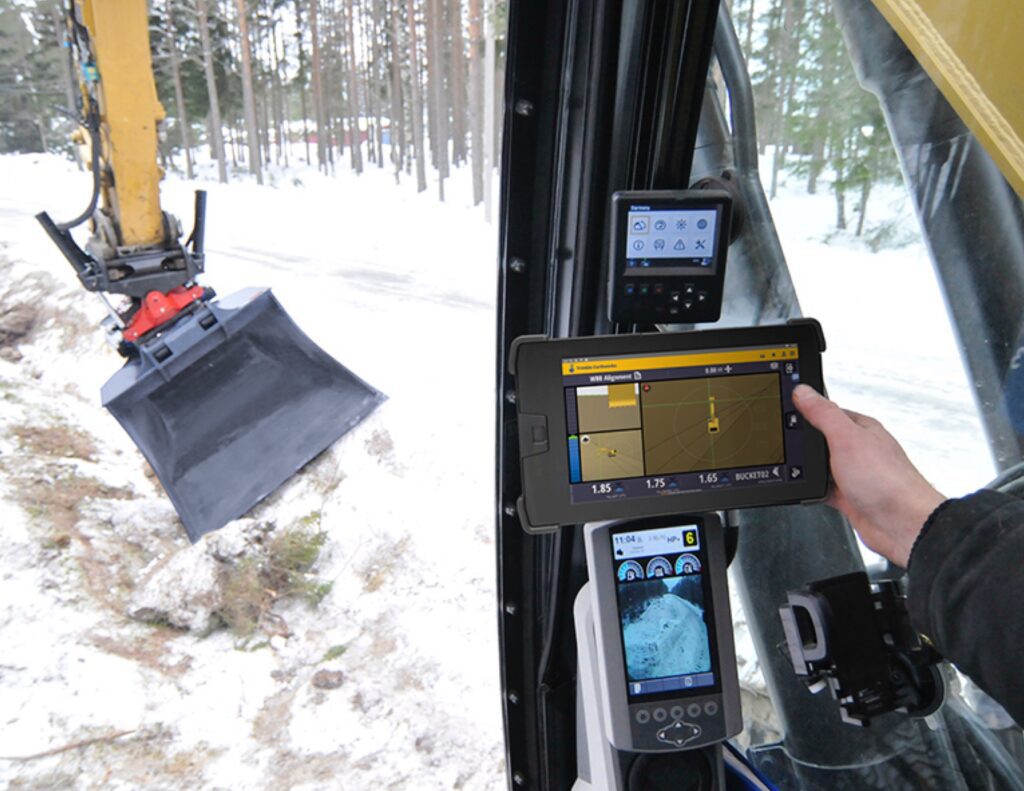 Trimble Earthworks for Excavators with Tiltrotator Support